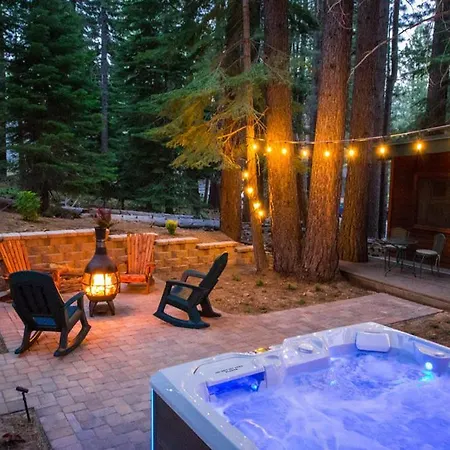 Fantastic Home In Woods With Hot Tub!